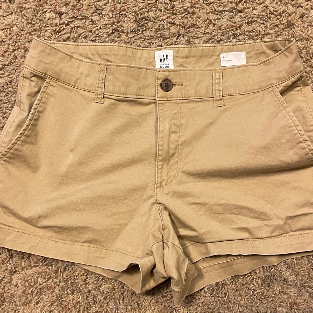 GAP khaki shorts- Size 4–Excellent used condition